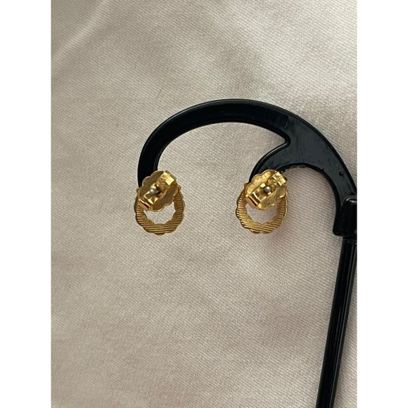 Vintage Gold Tone Wreath Earrings - Picture 5 of 9